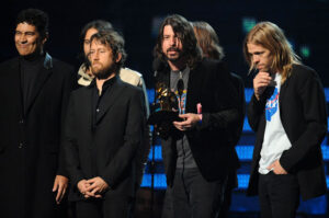 Foo Fighters přebírají Grammy v roce 2012