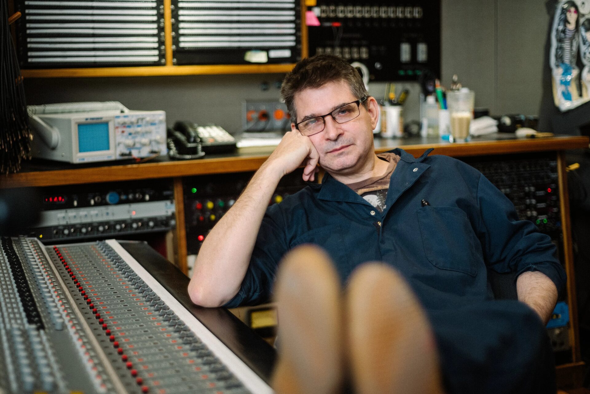 Steve Albini ve svém studiu v Chicagu (Kevin Tiongson)